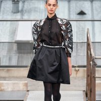 Modelka w nowej roli na pokazie Chanel wiosna – lato 2020